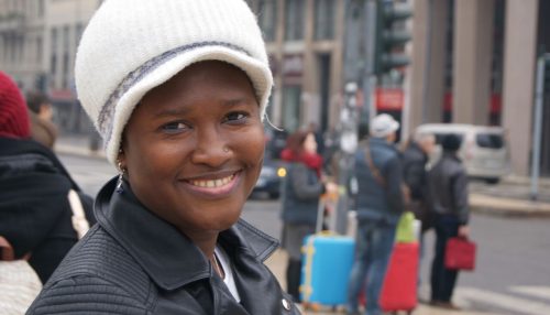 Ho conosciuto Aminata sul set del video Rifugiati Migranti Avsi <BR> Ha 24 anni viene dal Mali e sogna di essere felice, proprio come me
